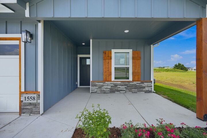 Property Photo: 1558 N Emerald Valley Dr KS 67110
