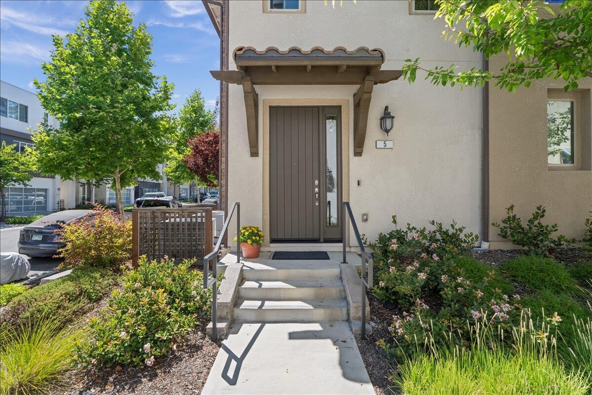 Property Photo:  223 William Manly Street 5  CA 95136 