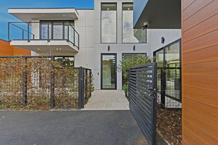 Property Photo:  10 Notre Dame Place  CA 94002 