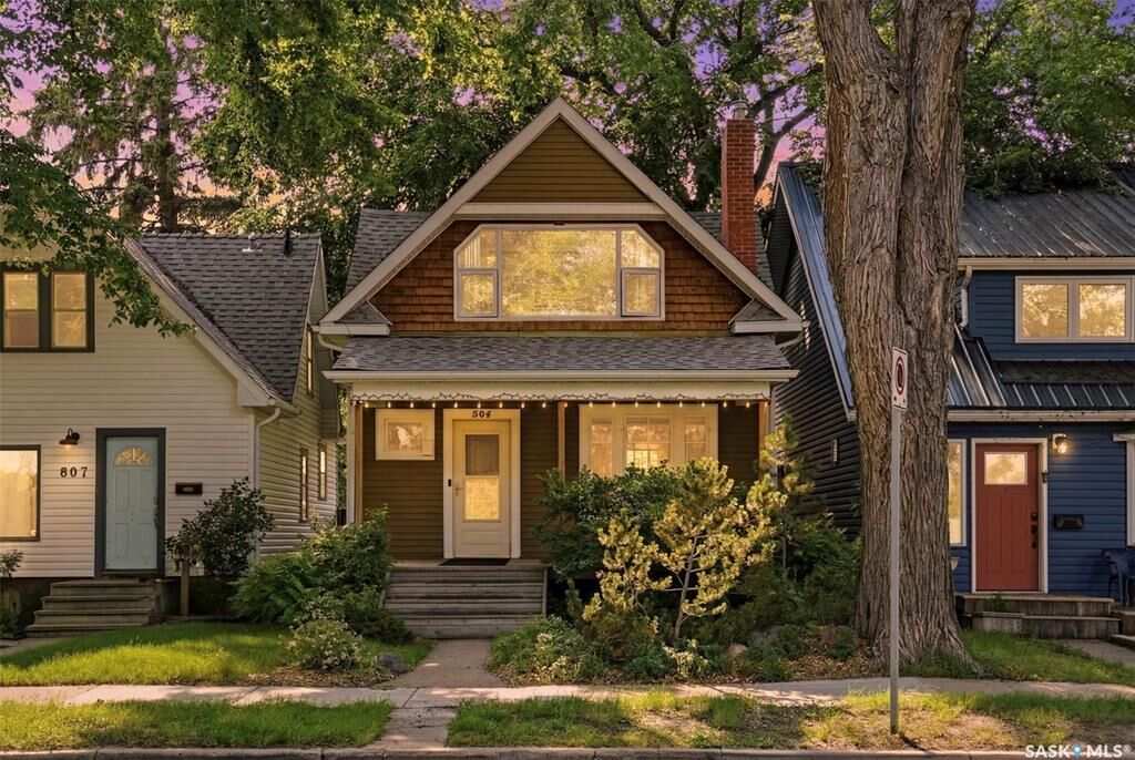 Property Photo:  805 H Avenue S  SK S7M 1X3 