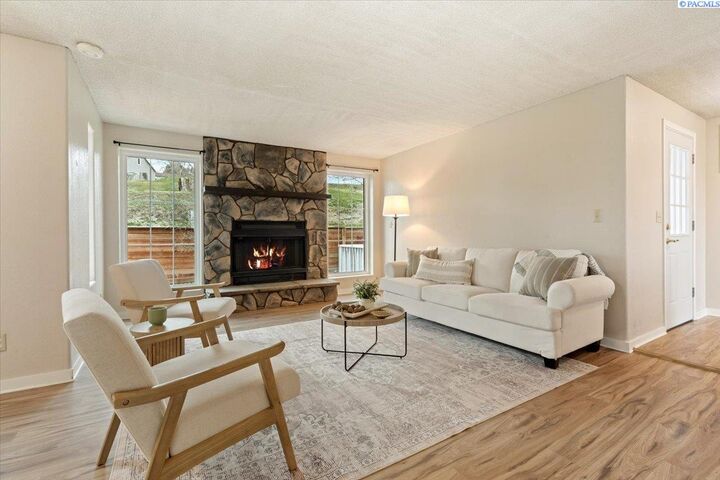 Property Photo:  3026 Escolar Rd  WA 99338 