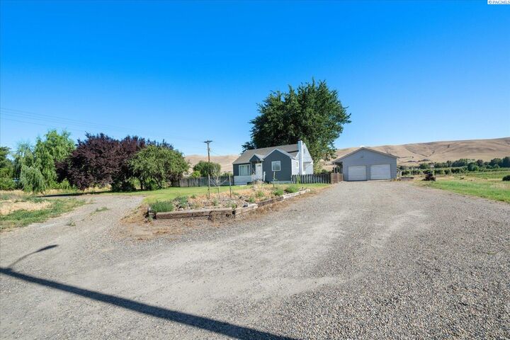 Property Photo: 150301 W Byron WA 99350