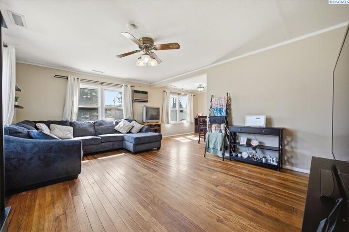 Property Photo:  1305 Van Giesen St  WA 99354 