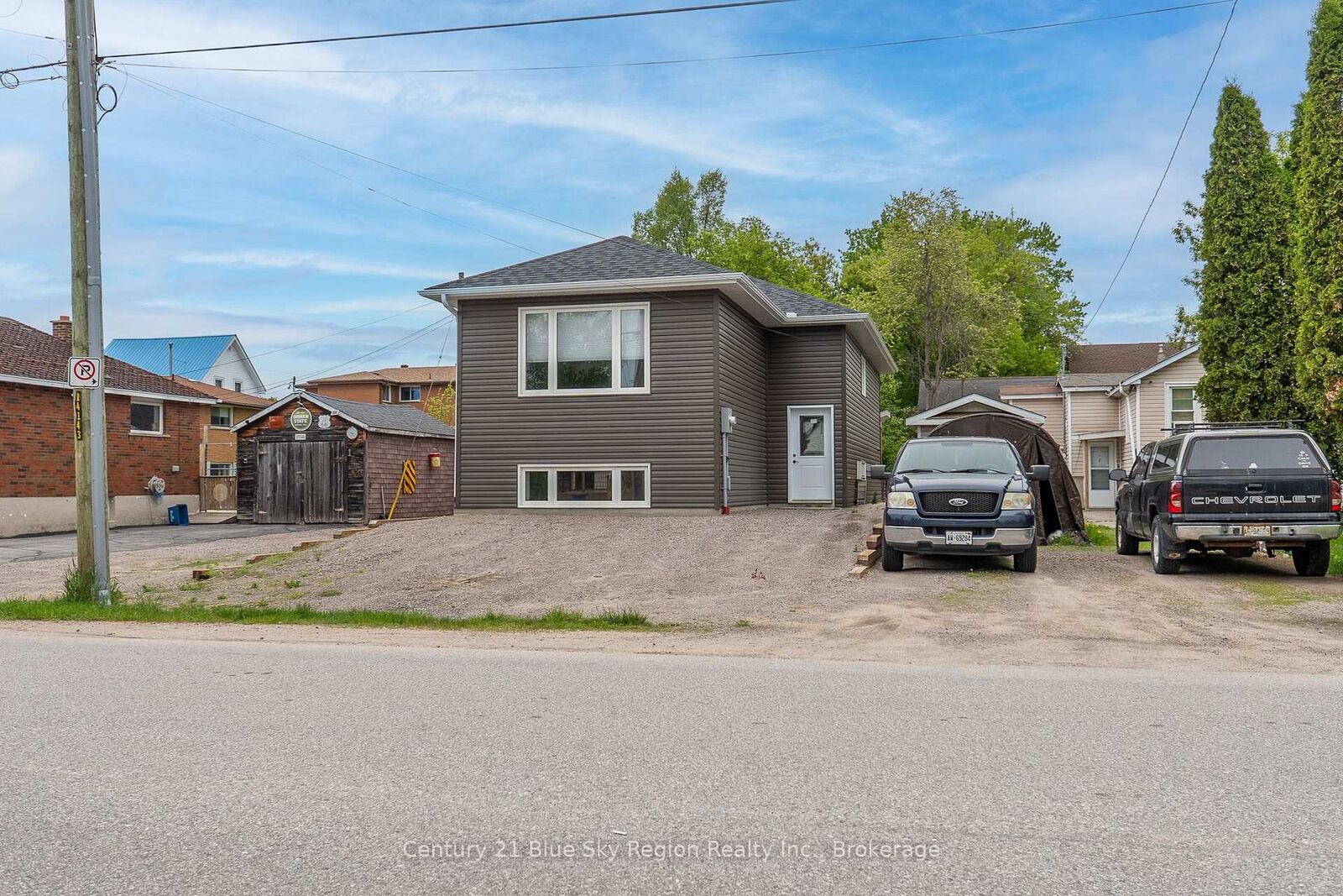 Property Photo: 1556 Fraser Street ON P1B 3Z2