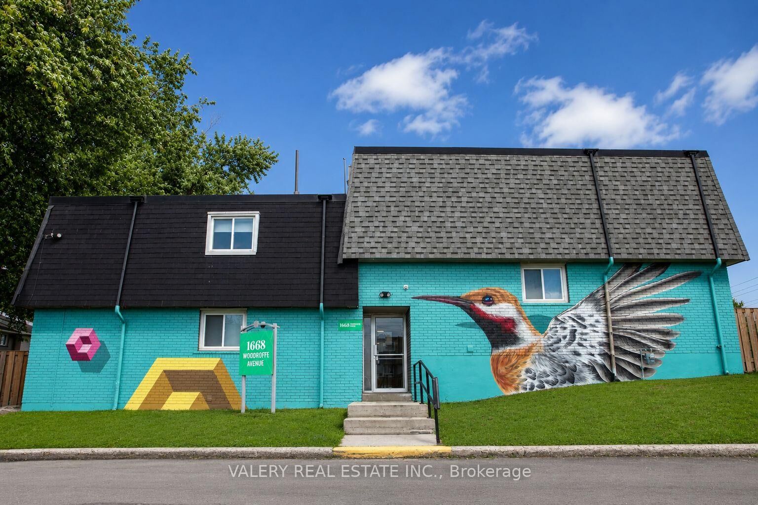 Property Photo: 9 Majestic Drive 17 ON K2G 1C5