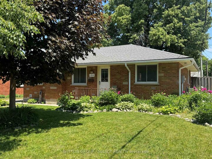 198 Arlington Crescent — photo 1