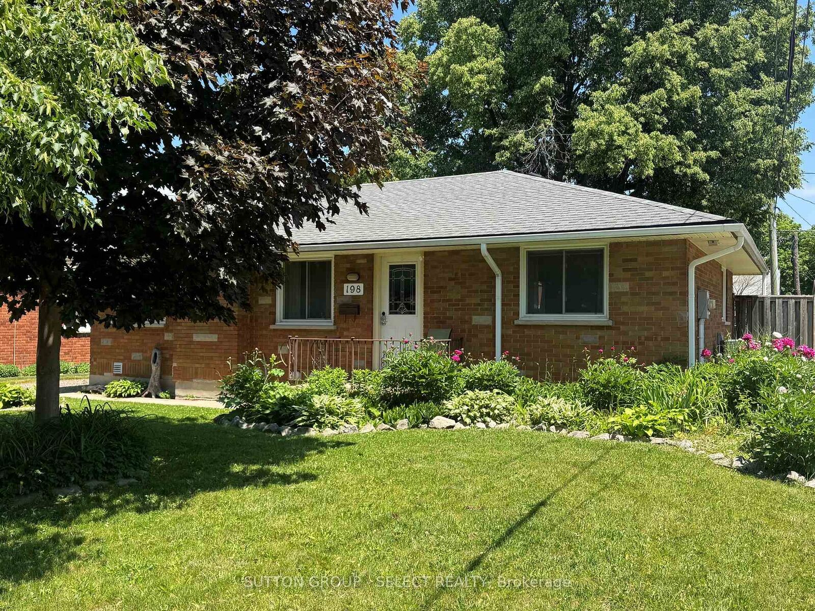 Property Photo: 198 Arlington Crescent ON N5Z 3E1