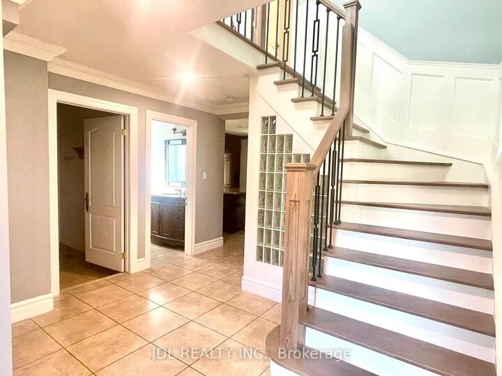 Property Photo: 18 Findhorn Crescent ON L6A 1M2