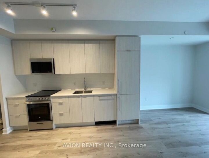 Property Photo: 430 Square One Drive 1805 ON L5B 0L6