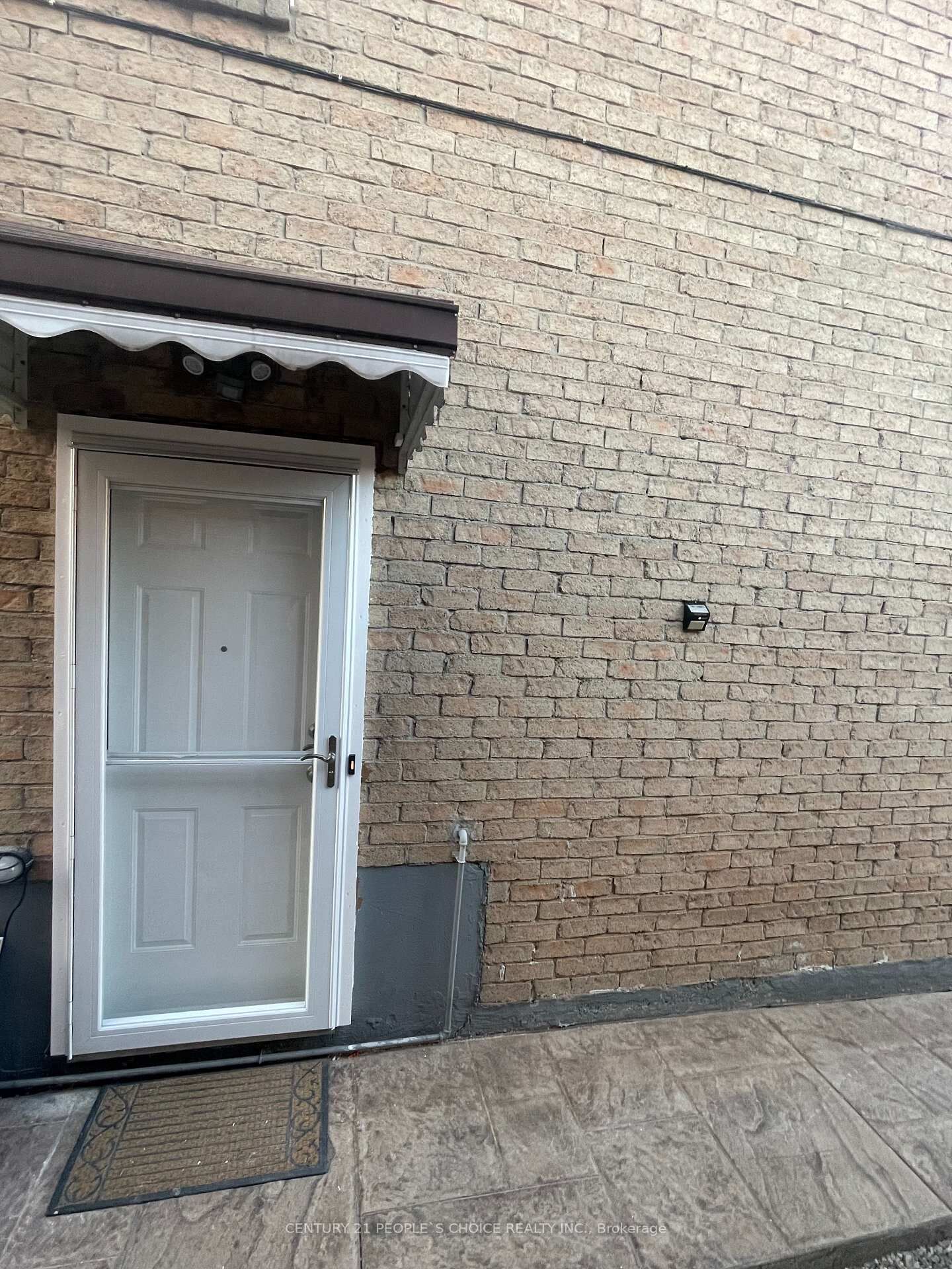 Property Photo: 358 Kingsbridge Garden Circle Bsmt ON L5R 1K8
