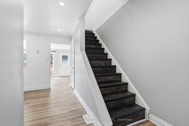 Property Photo: 10 Angus Road 17 ON L8K 6K3