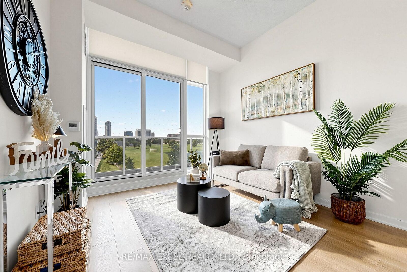 Property Photo: 38 Forest Manor Road 307 ON M2J 0H4