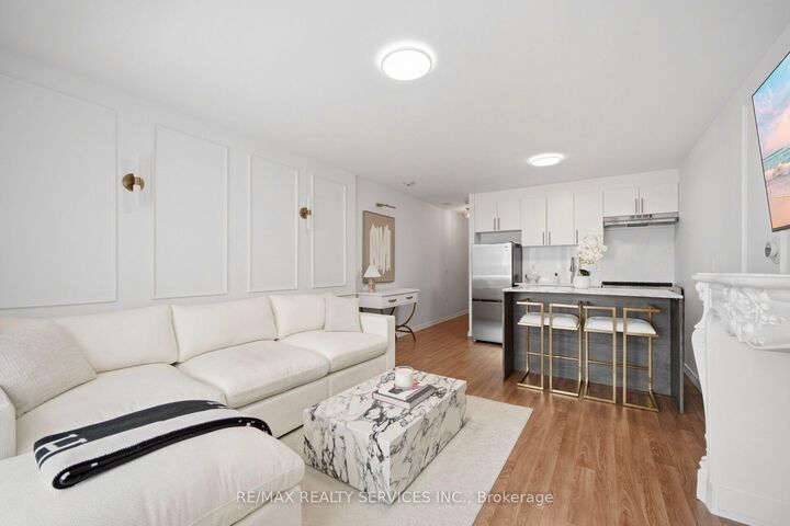 Property Photo:  15 Maplewood Avenue 310  ON M6C 4B4 