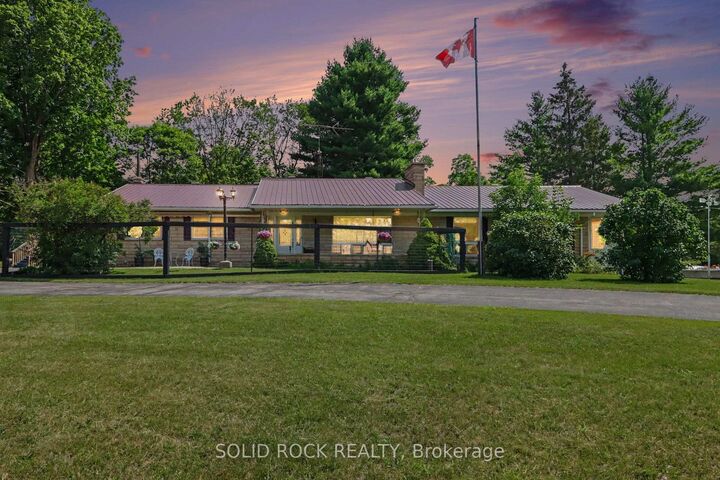 220 Highfield Crescent — photo 1
