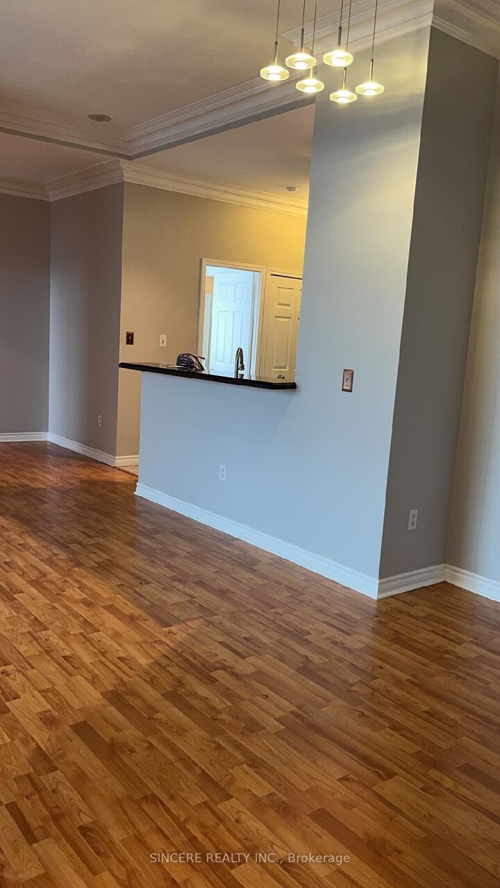 Property Photo:  7 Lorraine Drive Urg01  ON M2N 7H2 