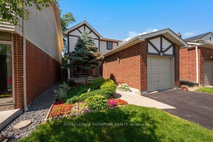 Property Photo:  4212 Stonemason Crescent  ON L5L 2Z7 