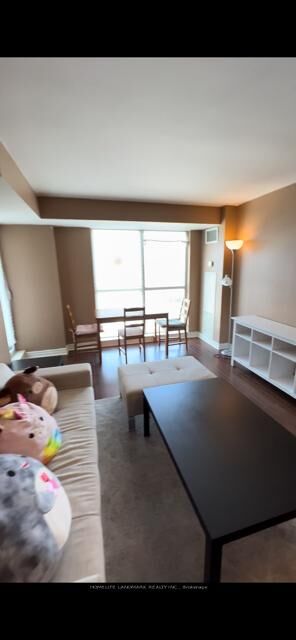 Property Photo:  70 Town Centre Court Ph3406  ON M1P 0B2 