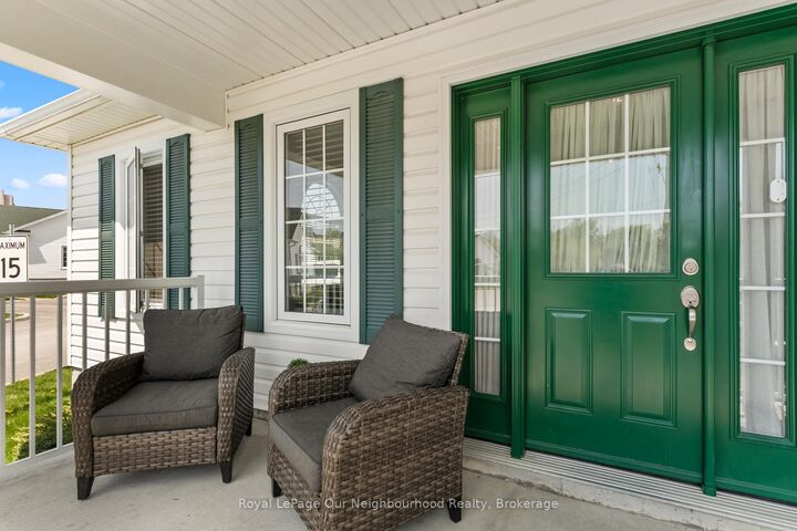 Property Photo:  300 Croft Street 1602  ON L1A 0E1 