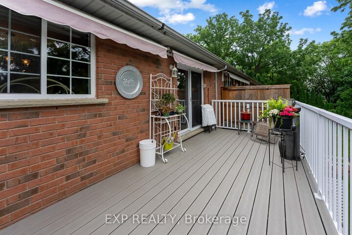 Property Photo:  9 Kinsman Court S  ON L0S 1E3 