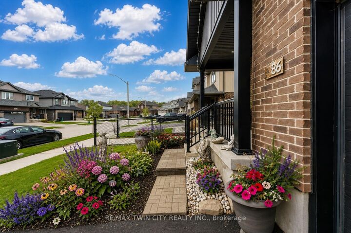 Property Photo: 86 Woodberry Crescent ON N3B 0C8