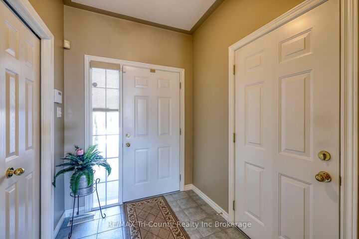 Property Photo: 87 King Street W Unit 5 ON N4G 5V1