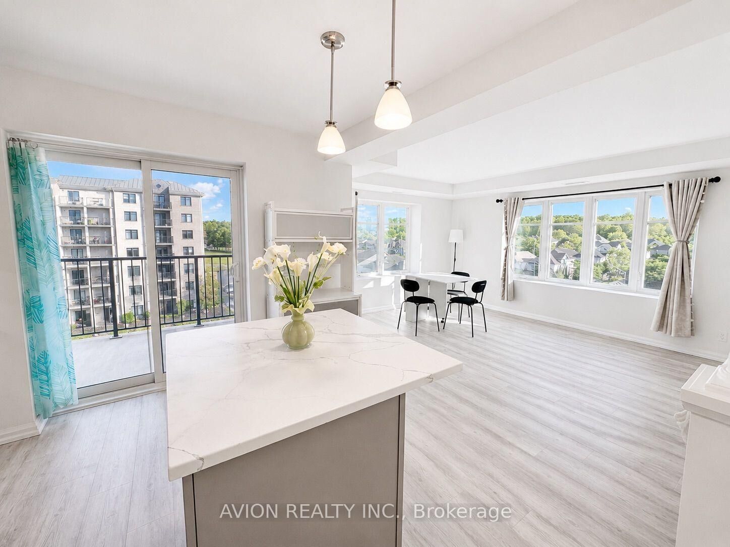 Property Photo:  778 Laurelwood Drive 613  ON N2V 0G3 