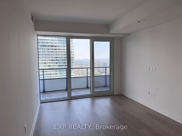 Property Photo: 448 Burnhamthorpe Road W 4607 ON L5B 0R4