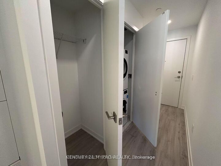 Property Photo:  252 Church Street 3105  ON M5B 1Z2 