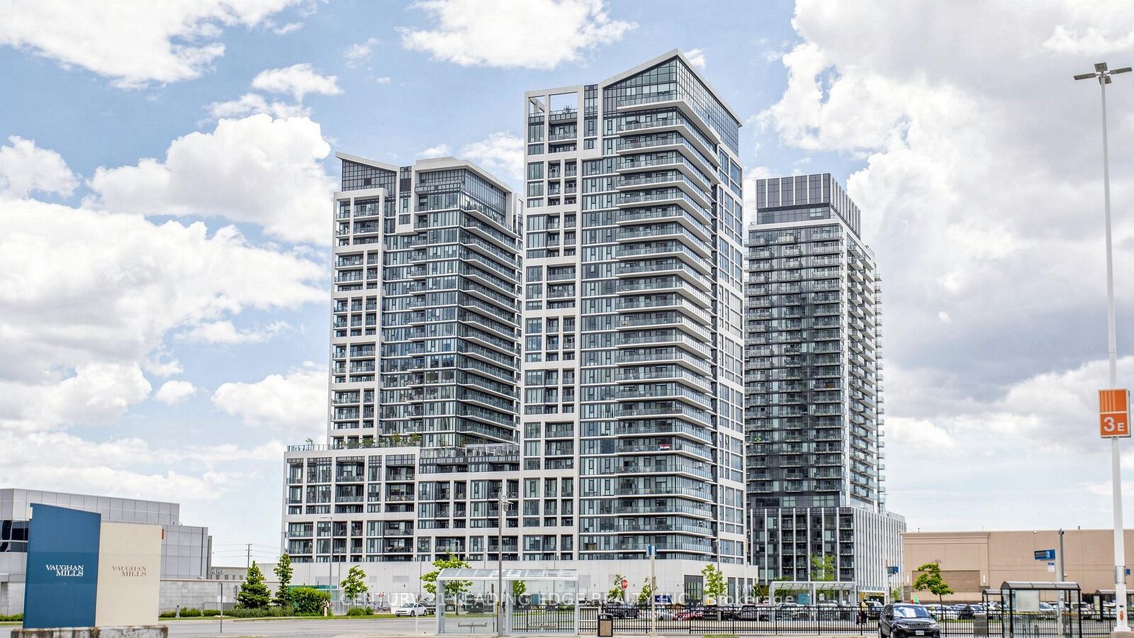 Property Photo:  9000 Jane Street 1421  ON L4K 0M6 