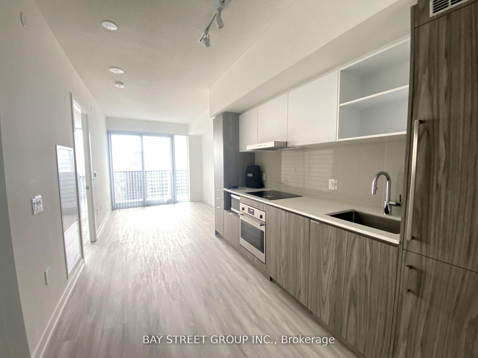 Property Photo:  55 Cooper Street 4206  ON M5E 0G1 