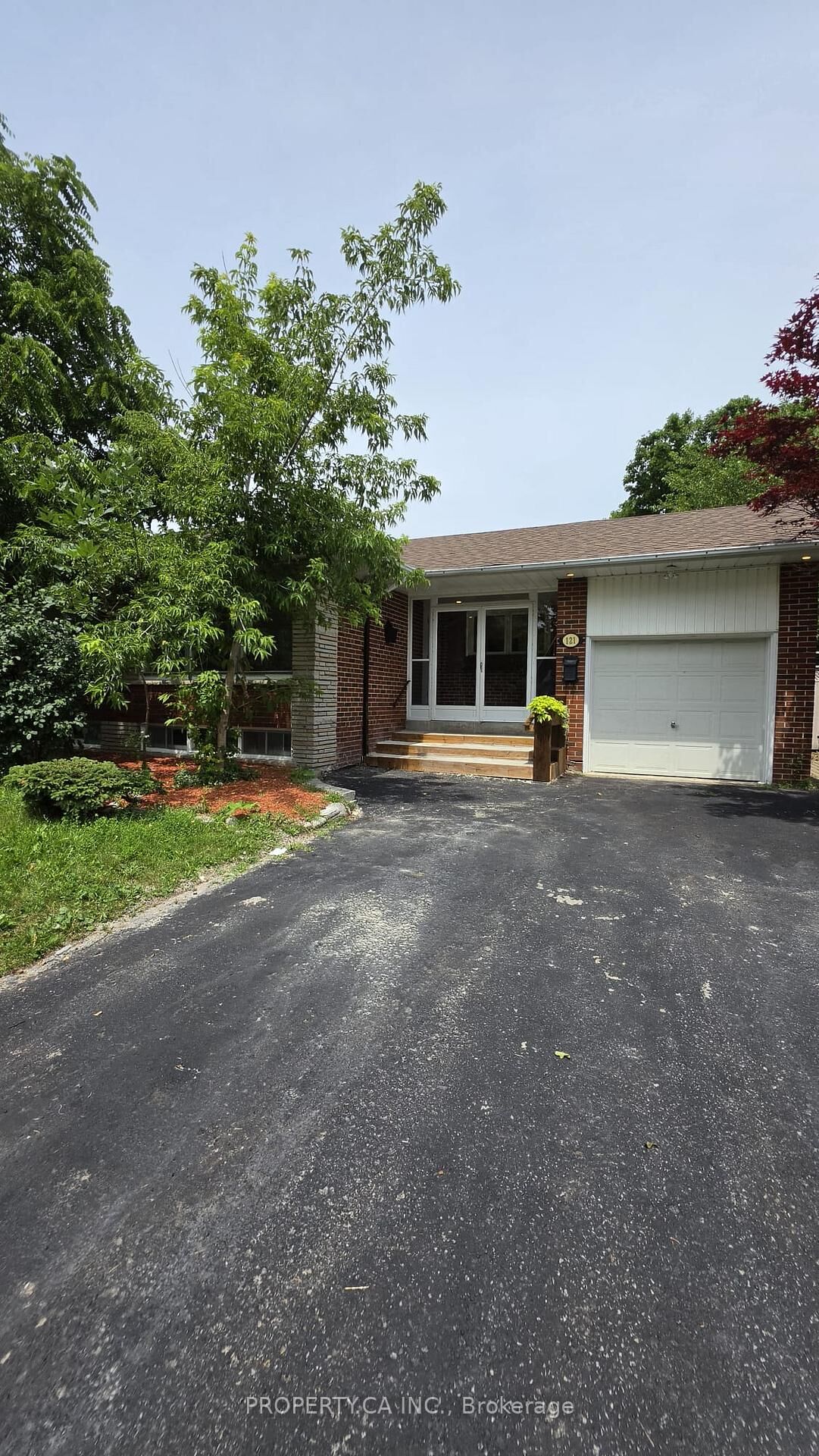 Property Photo:  121 Trayborn Drive Main  ON L4C 4K6 