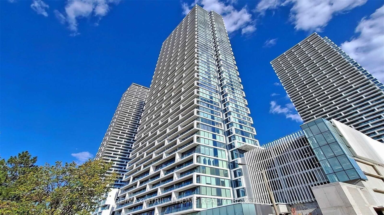 Property Photo: 950 Portage Parkway 2906 ON L4K 0J7