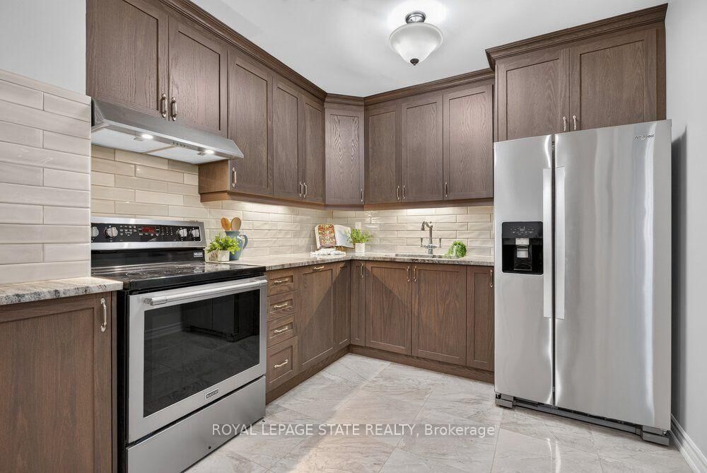 Property Photo:  138 Memorial Avenue  ON L8G 4C7 