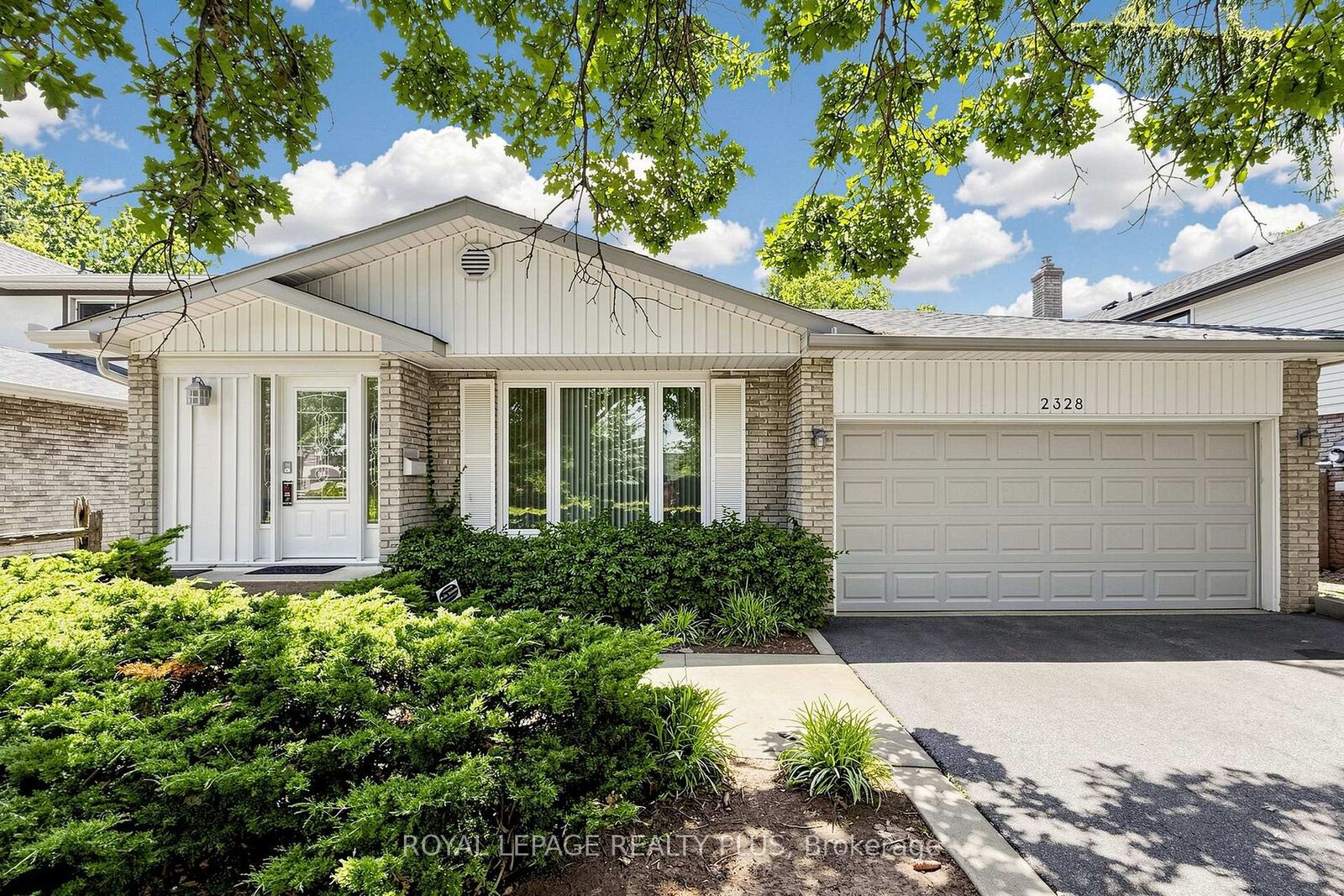 Property Photo:  2328 Yolanda Drive  ON L6L 2H6 