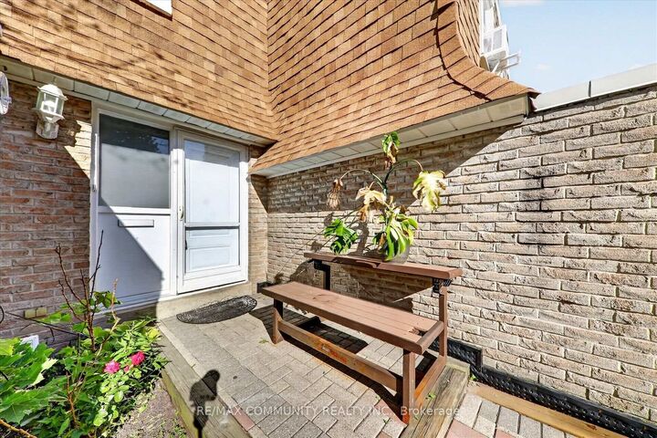 Property Photo: 850 Huntingwood Drive 15 ON M1T 2L9