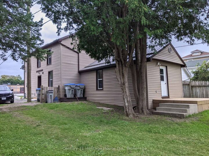 Property Photo: 50 Goderich Street E ON N0K 1W0