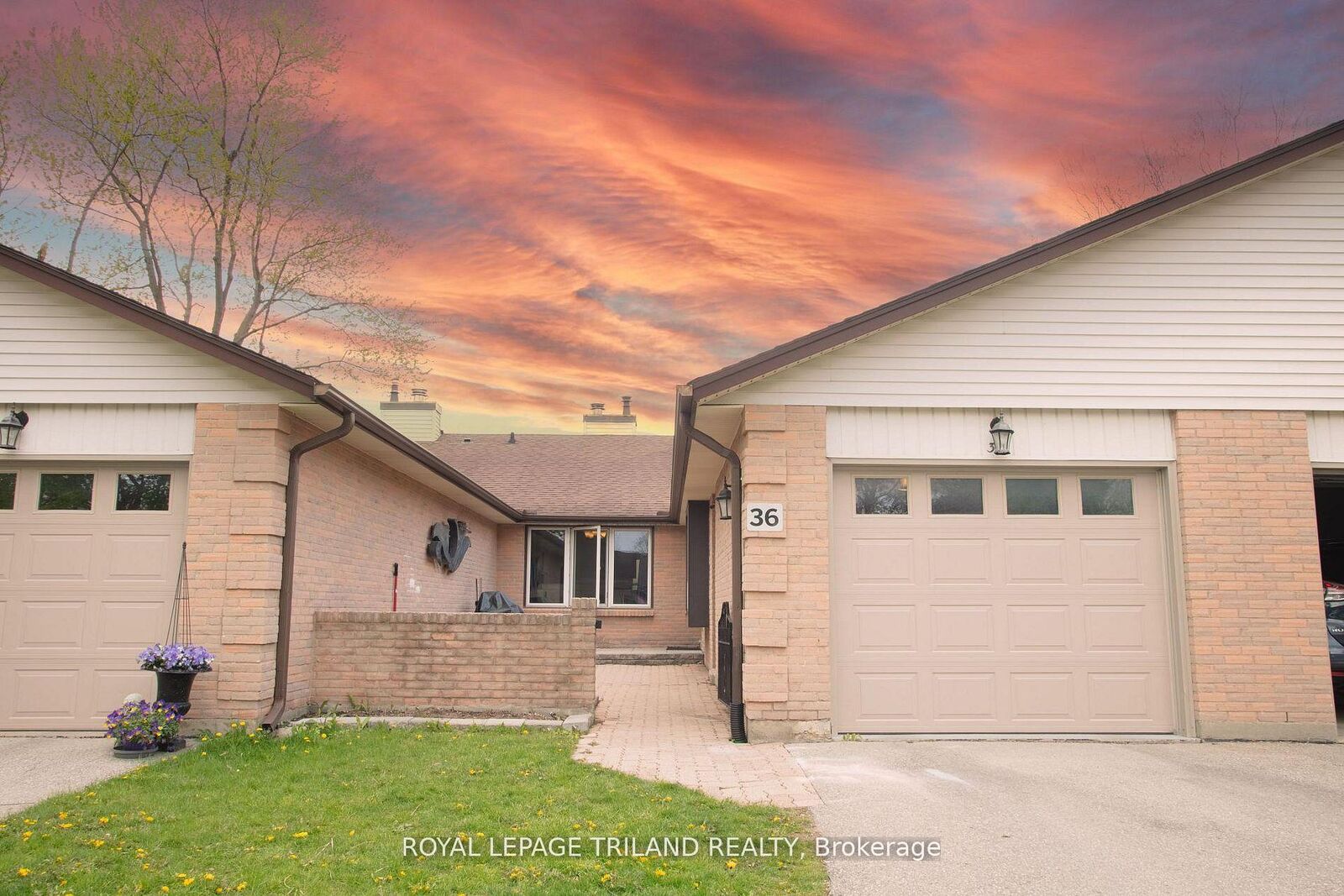 Property Photo: 60 Fiddlers Green Road 36 ON N6H 4S7