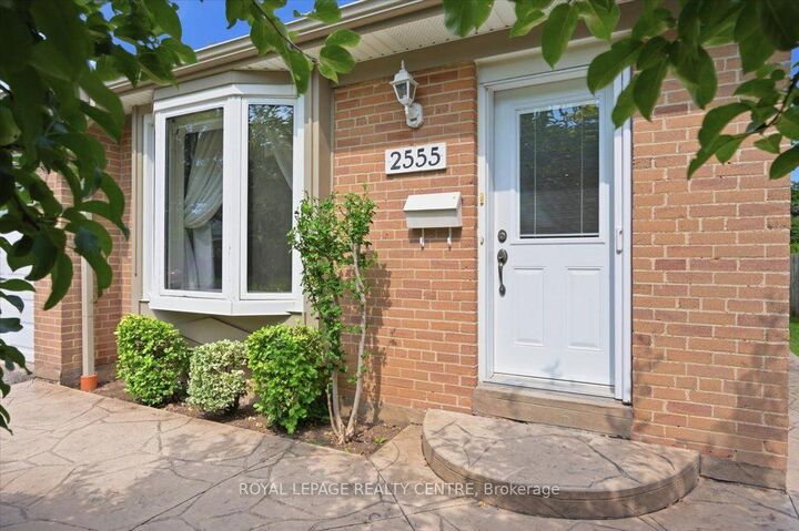 Property Photo: 2555 Windjammer Road ON L5L 1H7