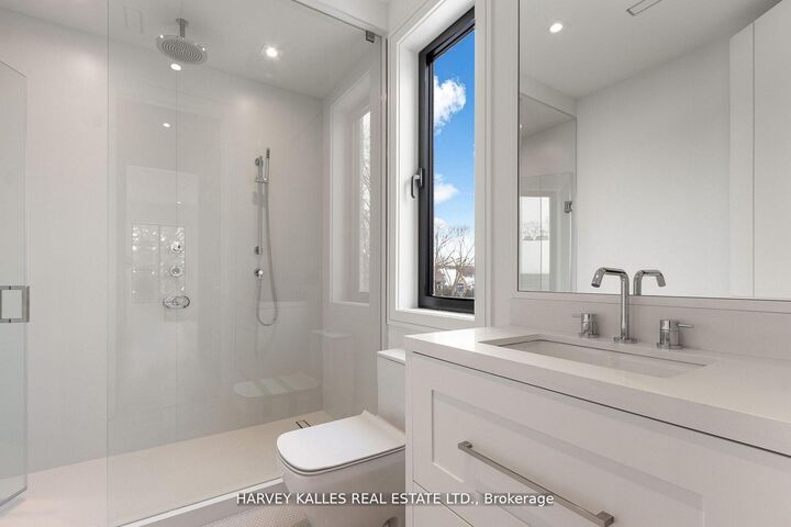 Property Photo:  370 Glengrove Avenue W  ON M5N 1W5 