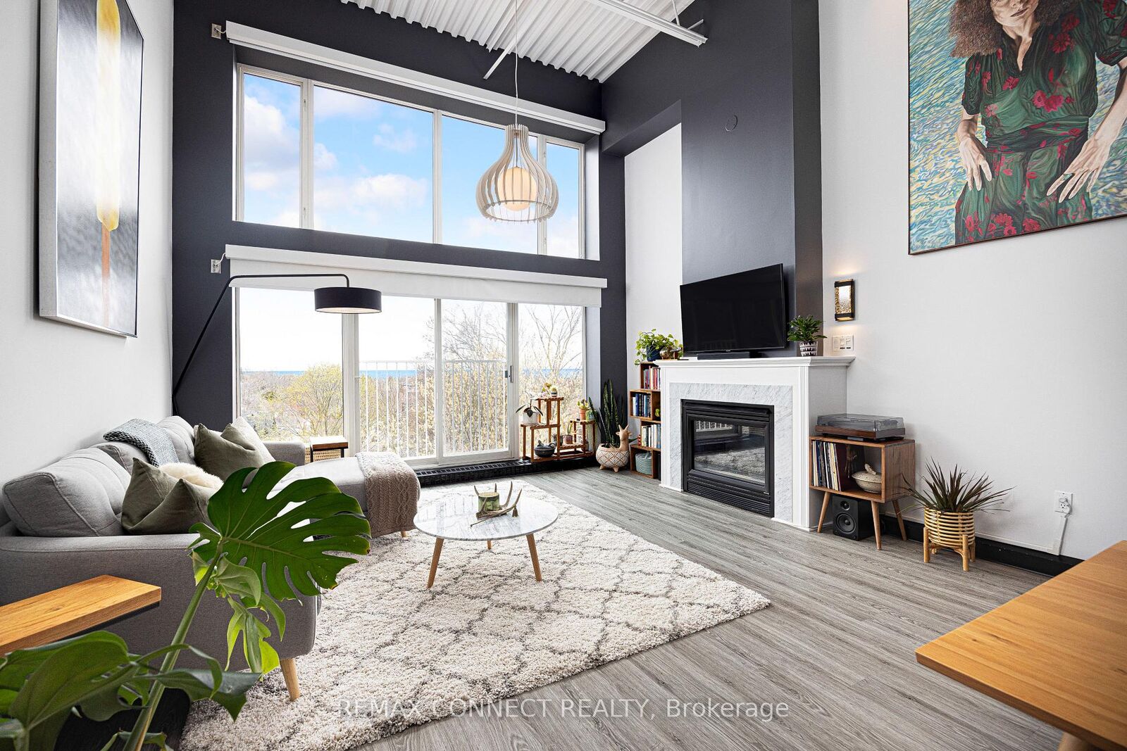 Property Photo: 517 Kingston Road 4 ON M4L 1V5