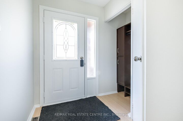 Property Photo:  