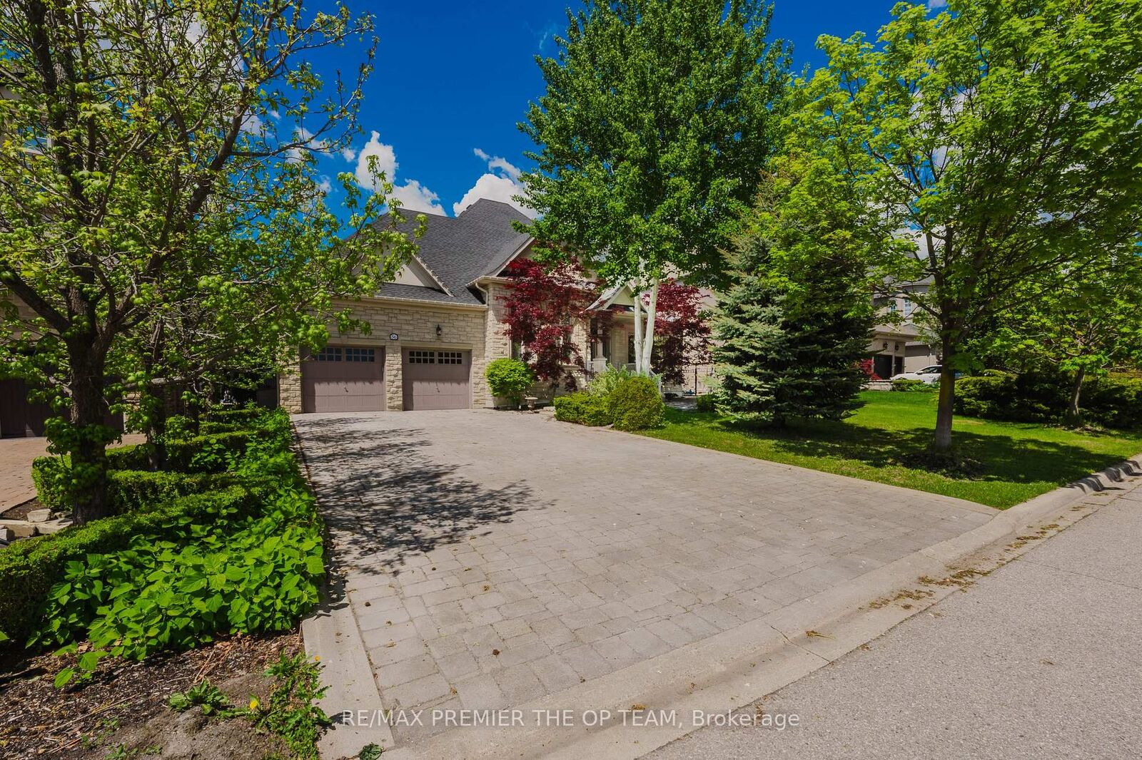 Property Photo:  56 Park Ridge Drive Upper  ON L0J 1C0 