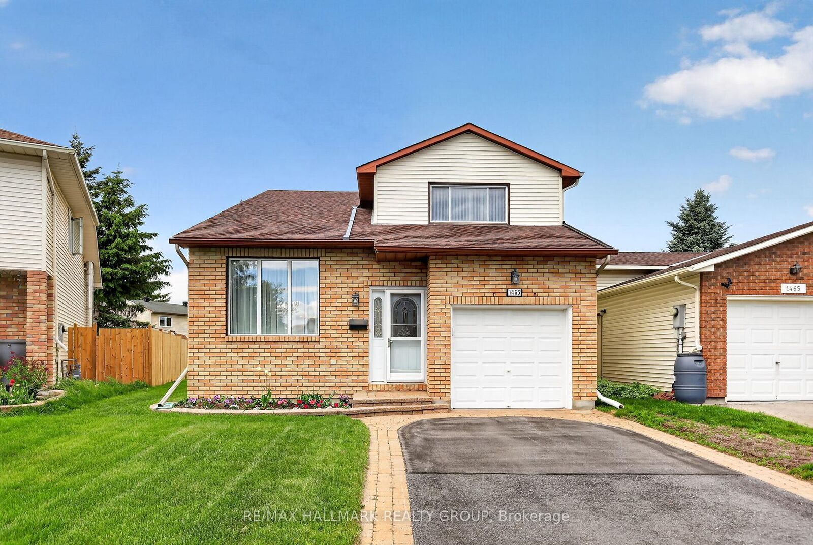 Property Photo: 1463 Kamouraska Circle ON K1C 3J1