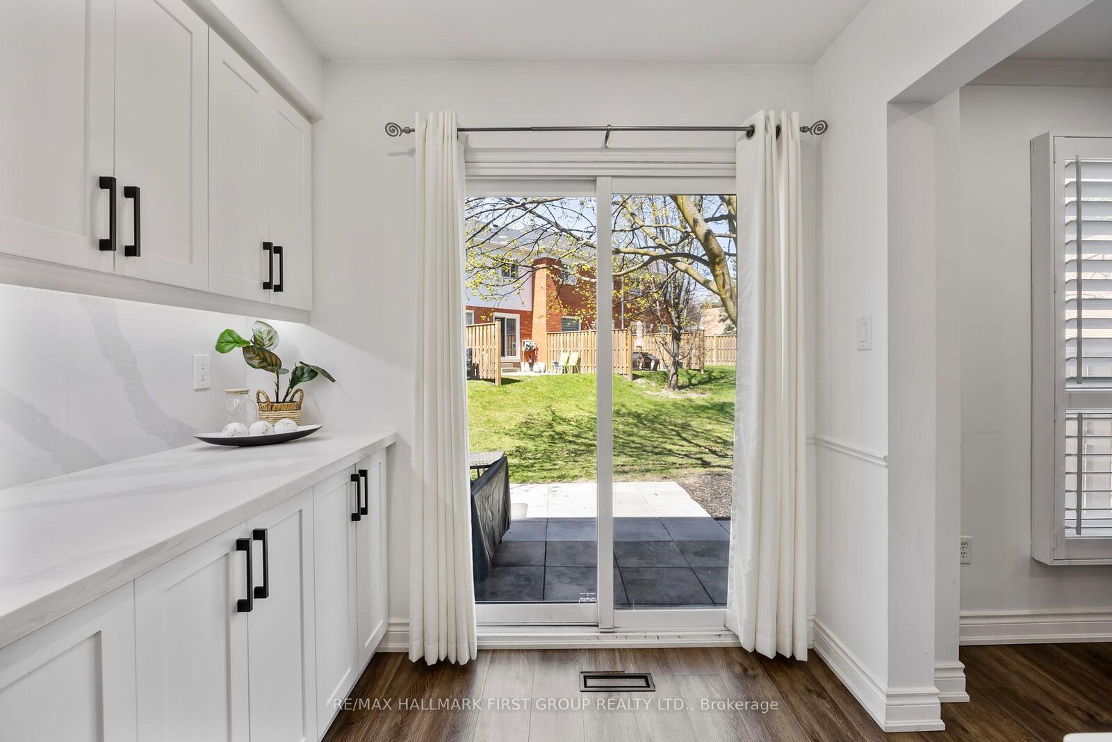 Property Photo: 10 Bassett Boulevard 216 ON L1N 9C8