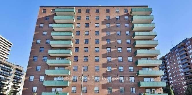 49 Queen Street E 501 — photo 1
