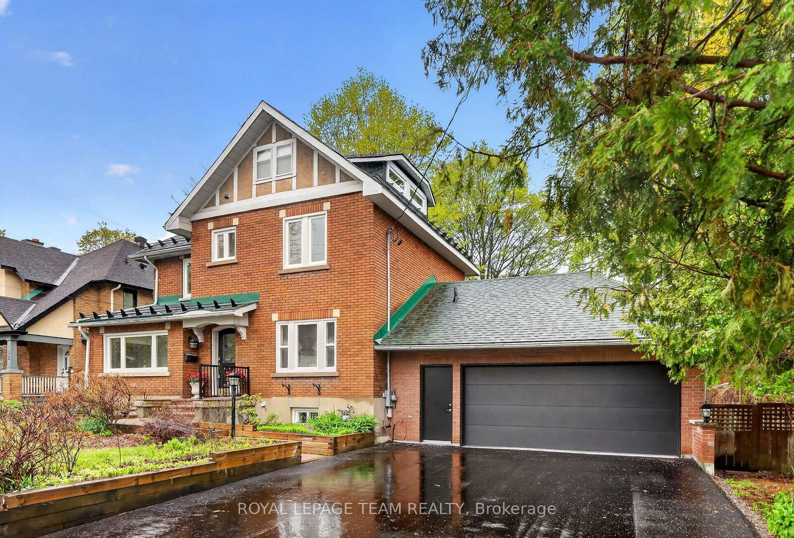 Property Photo: 131 Acacia Avenue ON K1M 0R2
