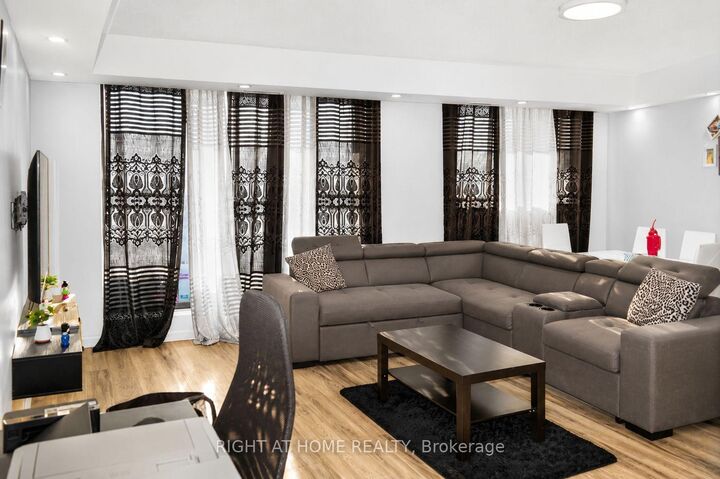 Property Photo: 757 Victoria Park Avenue 1501 ON M4C 5N8