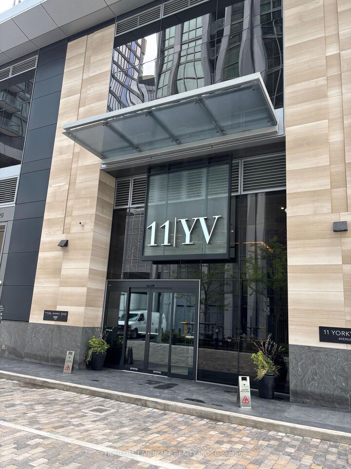 Property Photo: 11 Yorkville Avenue 5006 ON M4W 0B7