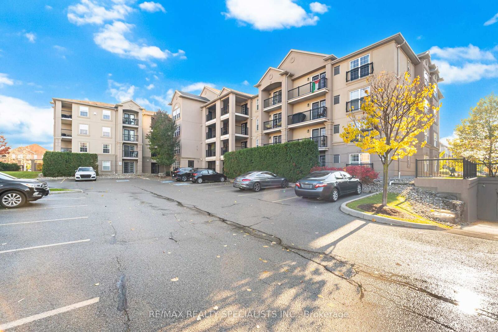 Property Photo: 1350 Main Street E 412 ON L9T 0R3