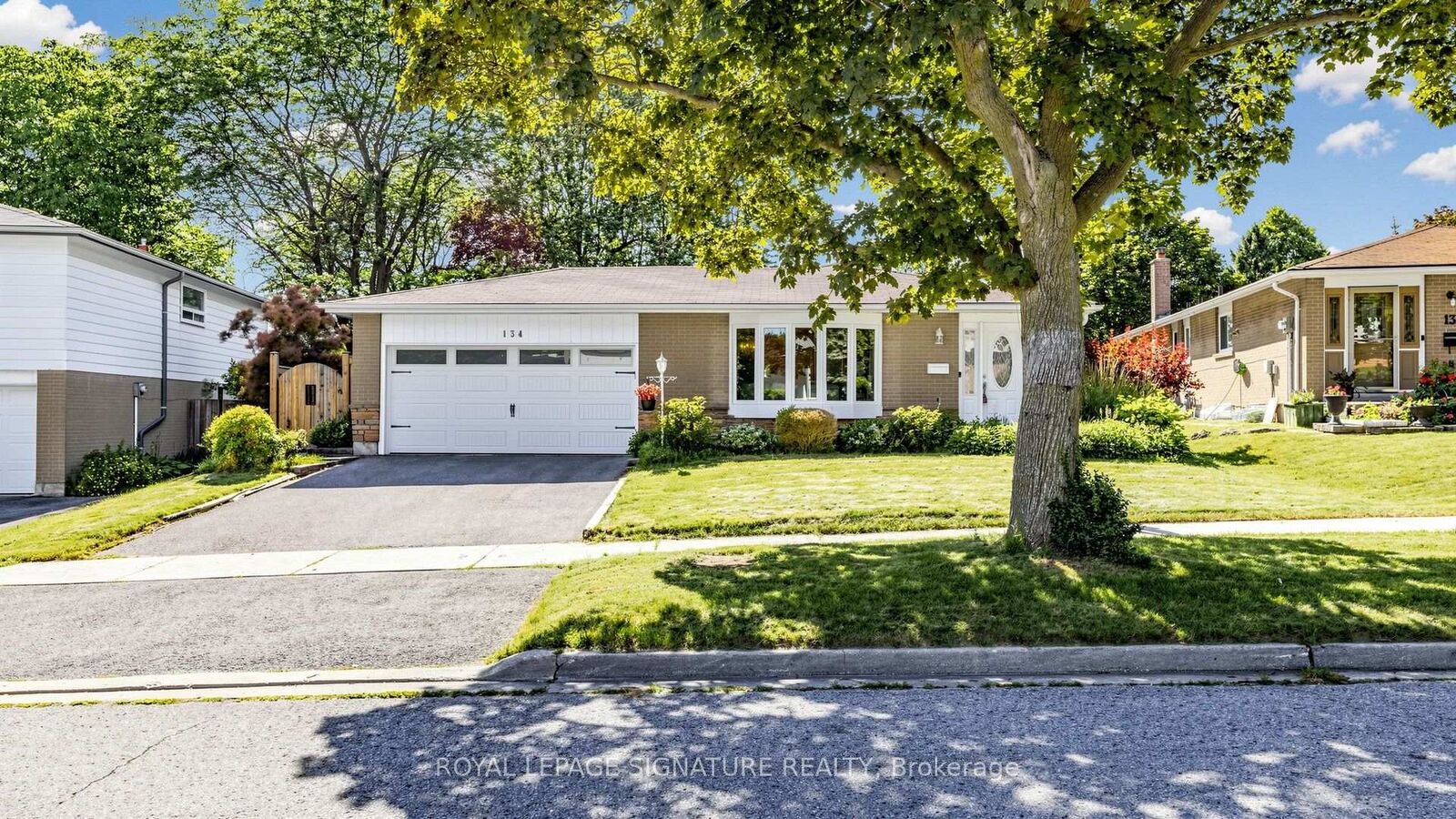 Property Photo:  134 Oakmeadow Boulevard  ON M1E 4H1 